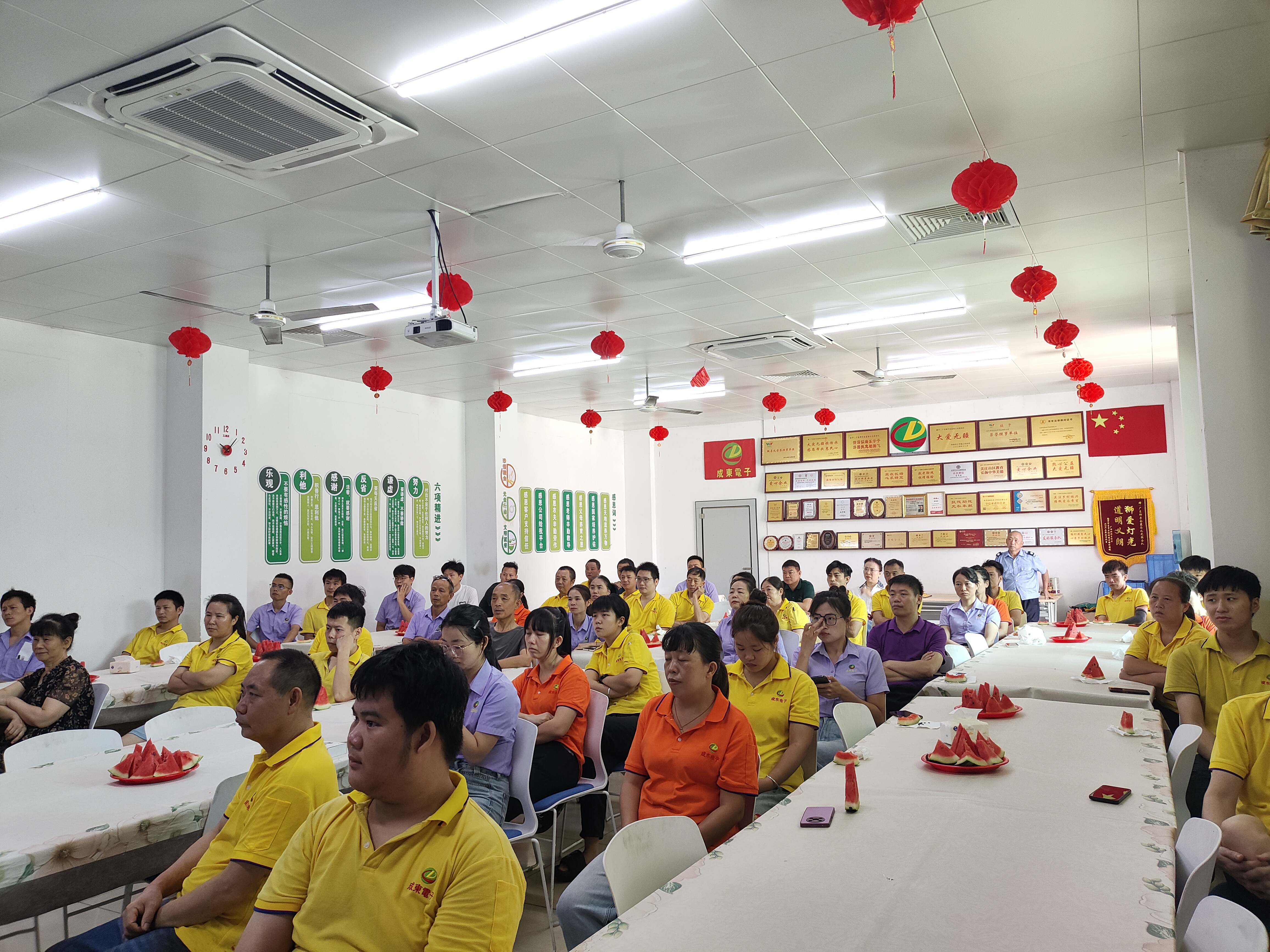 6b524f085a6adba8933fbad3507b4f9